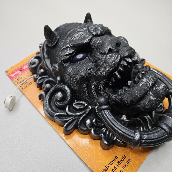 Spooky Village Halloween Door Knocker Scary Decoration LED Lights Sound Animated - Picture 4 of 9